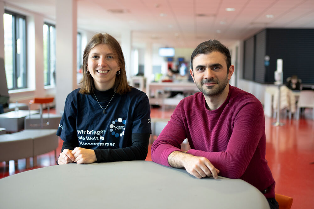  Hanna Schömann und Behnam Ghazinouri wollen das Projekt „Europa macht Schule“ an der Ruhr-Universität neu starten.